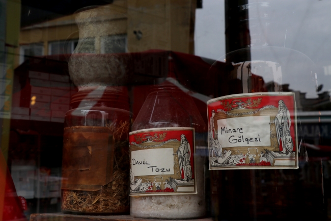 Büyükada'daki Merkez Eczanesi 148 yıldır aynı adreste, aynı kapıda